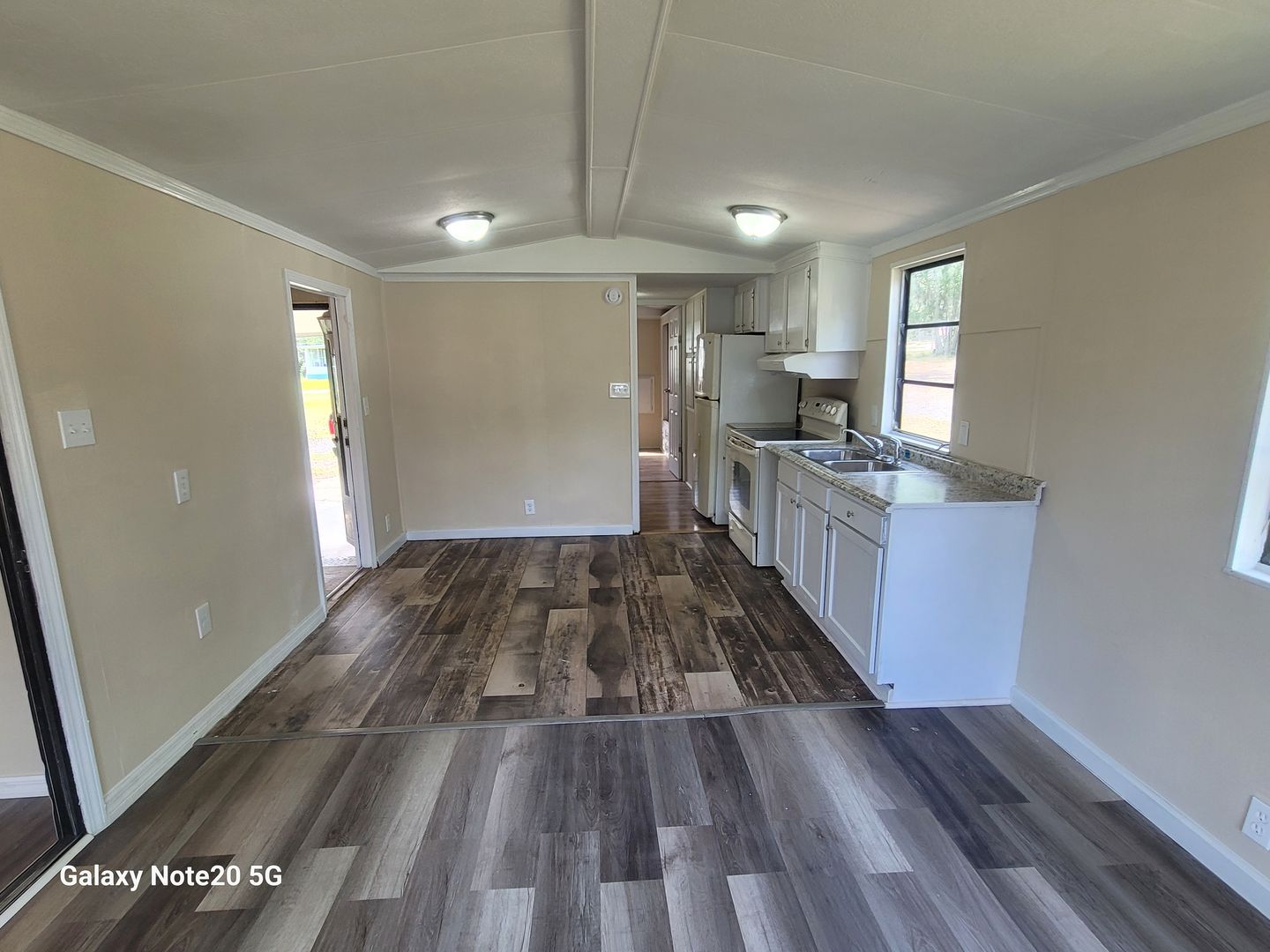 Leesburg Apartment: 1414 North Lakeview Avenue