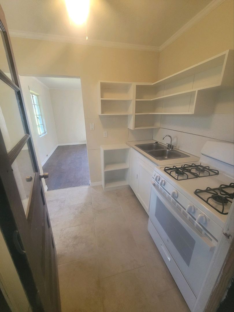 Leesburg Apartment: 1414 North Lakeview Avenue