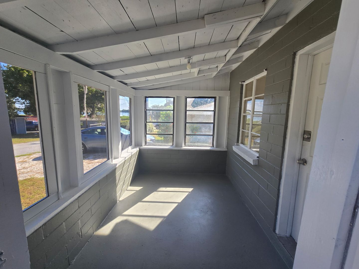 Leesburg Apartment: 1414 North Lakeview Avenue