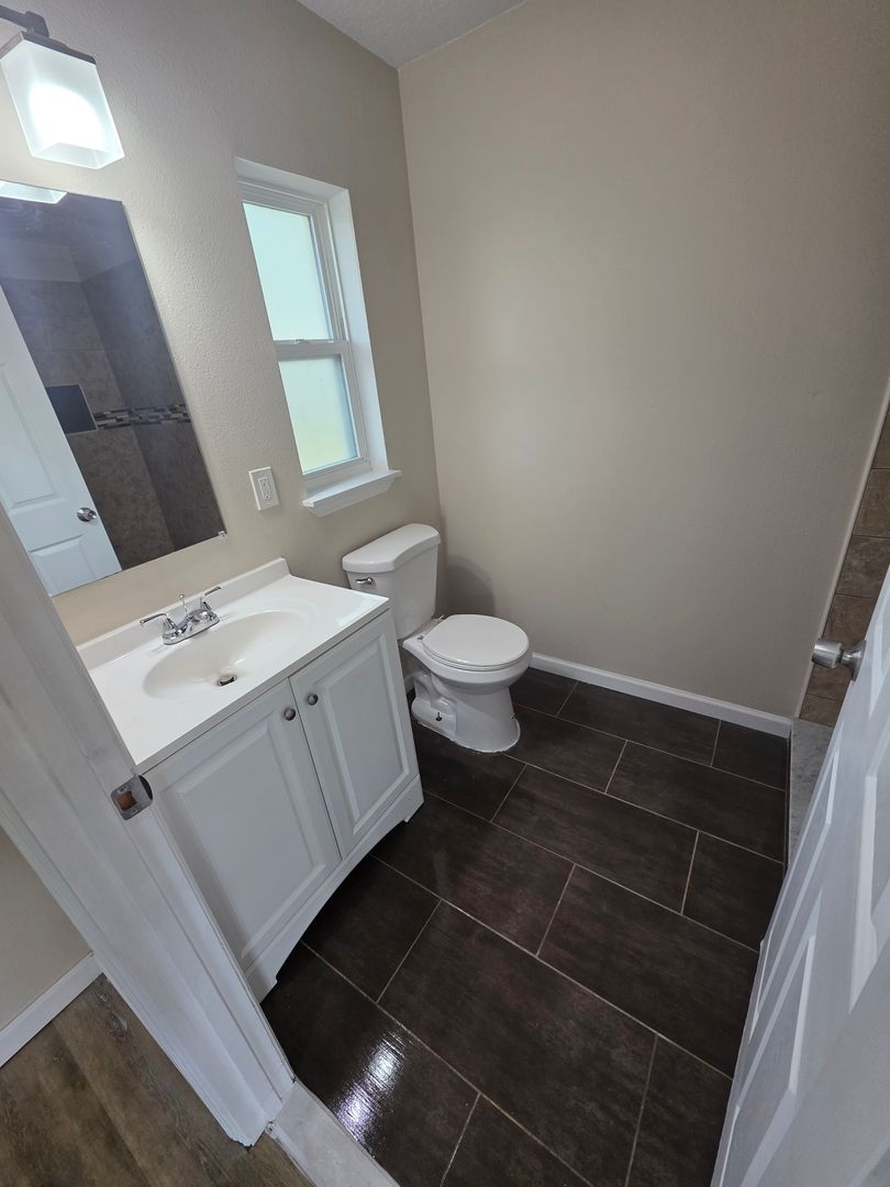 Leesburg Apartment: 1414 North Lakeview Avenue