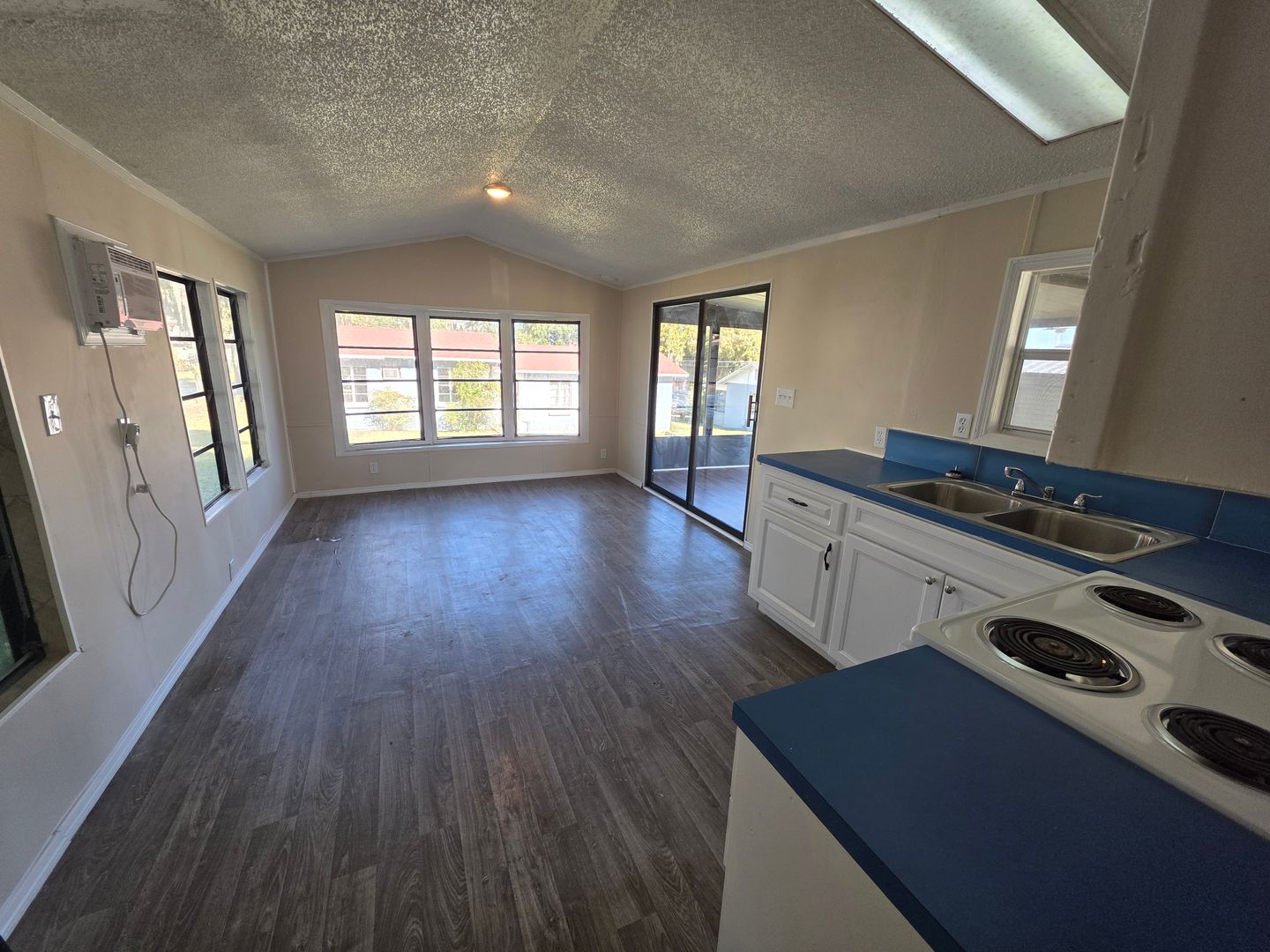 Leesburg Apartment: 1414 North Lakeview Avenue