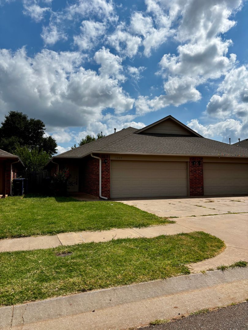 Yukon House: 11004 SW 5th Street