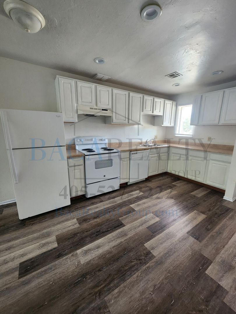 Norman Condo: 2258 Donna Drive