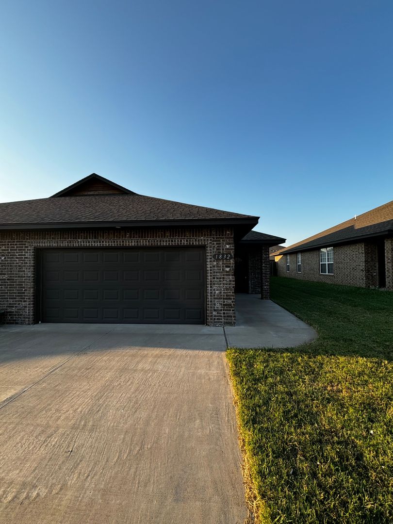 El Reno House: 1832 Post Oak Rd