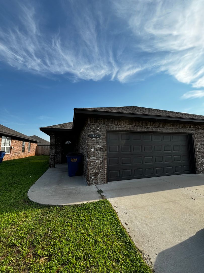 El Reno House: 1857 Post Oak Rd