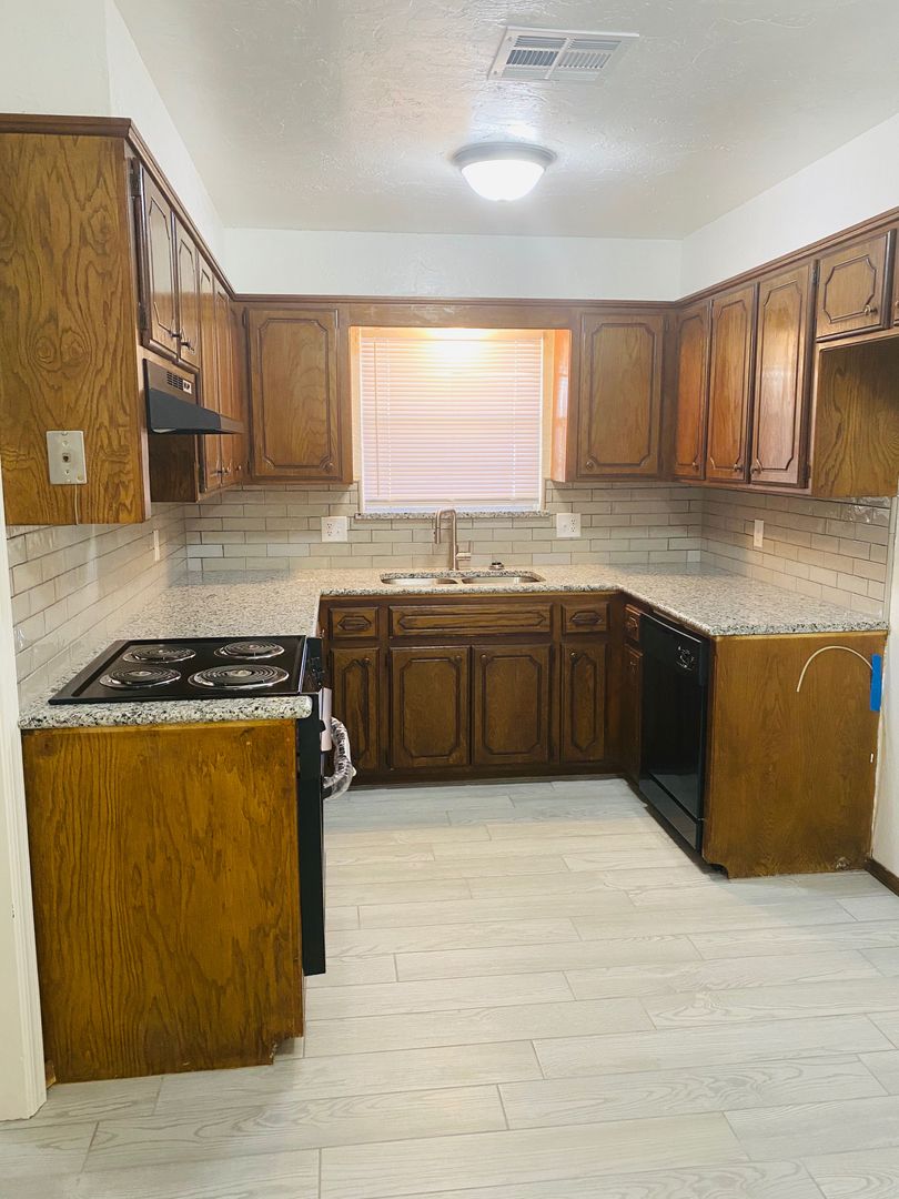 Noble Apartment: 305 S Fifth Street