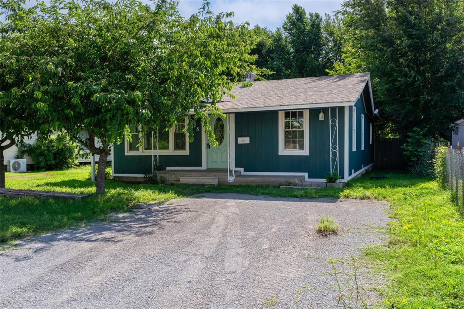 El Reno House: 228 N Donald Avenue