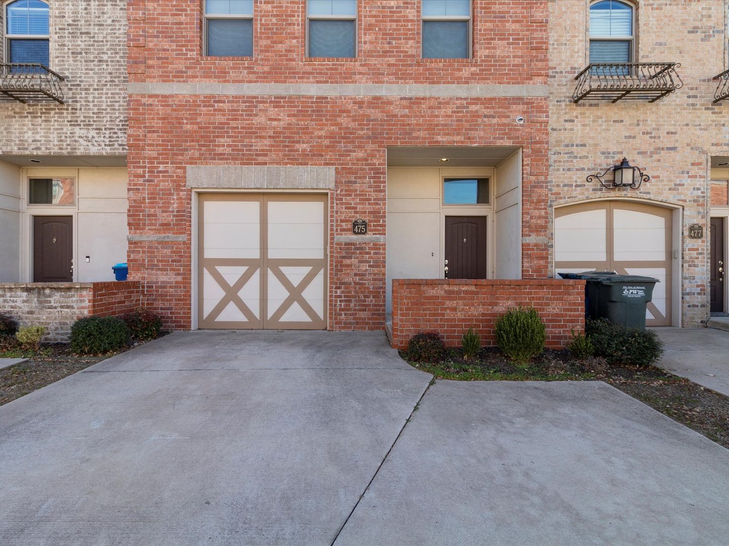 Edmond Townhome: 475 S Fretz Ave