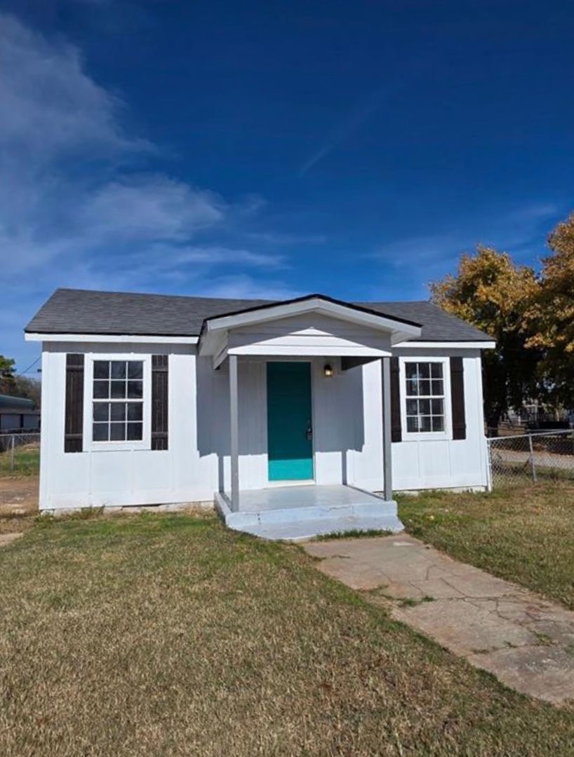 Purcell House: 703 W Phillips St