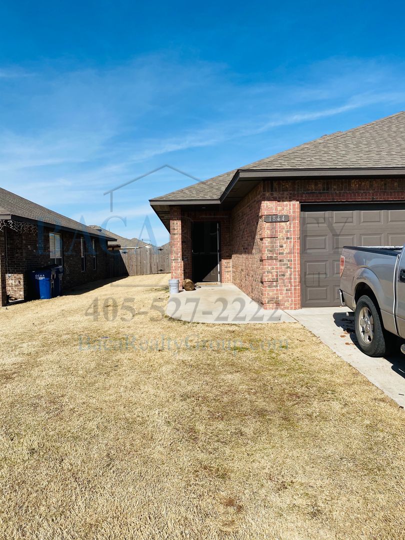 El Reno House: 1844 Post Oak Rd