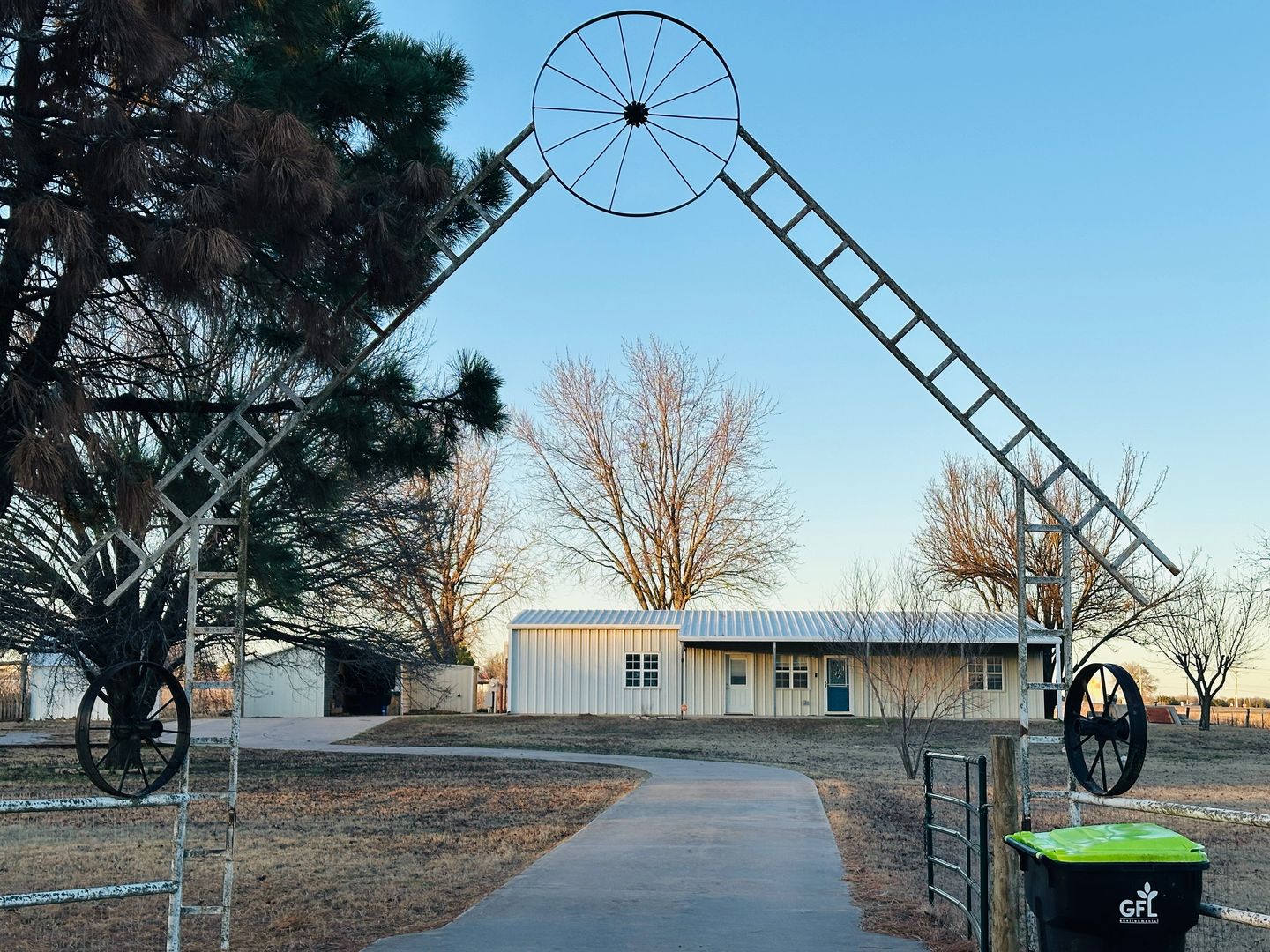 Lexington House: 7051 N Sun Country Road