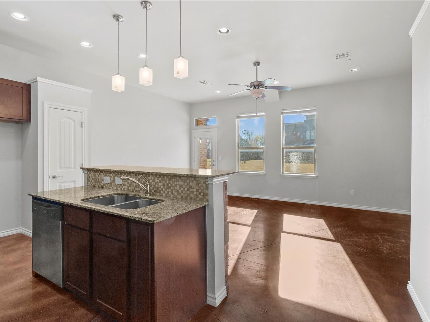 Edmond Townhome: 475 S Fretz Ave
