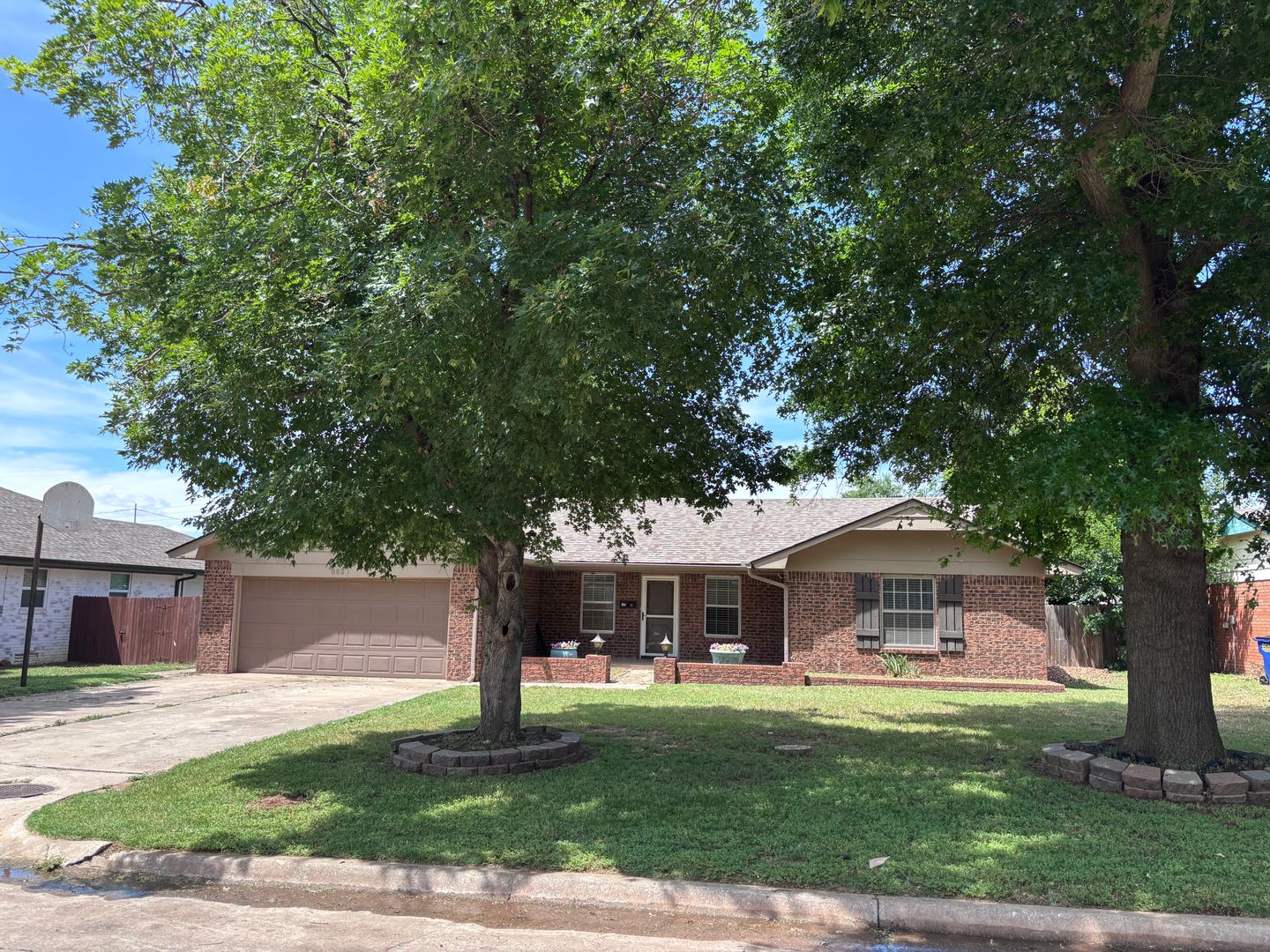 El Reno House: 802 Amity Lane