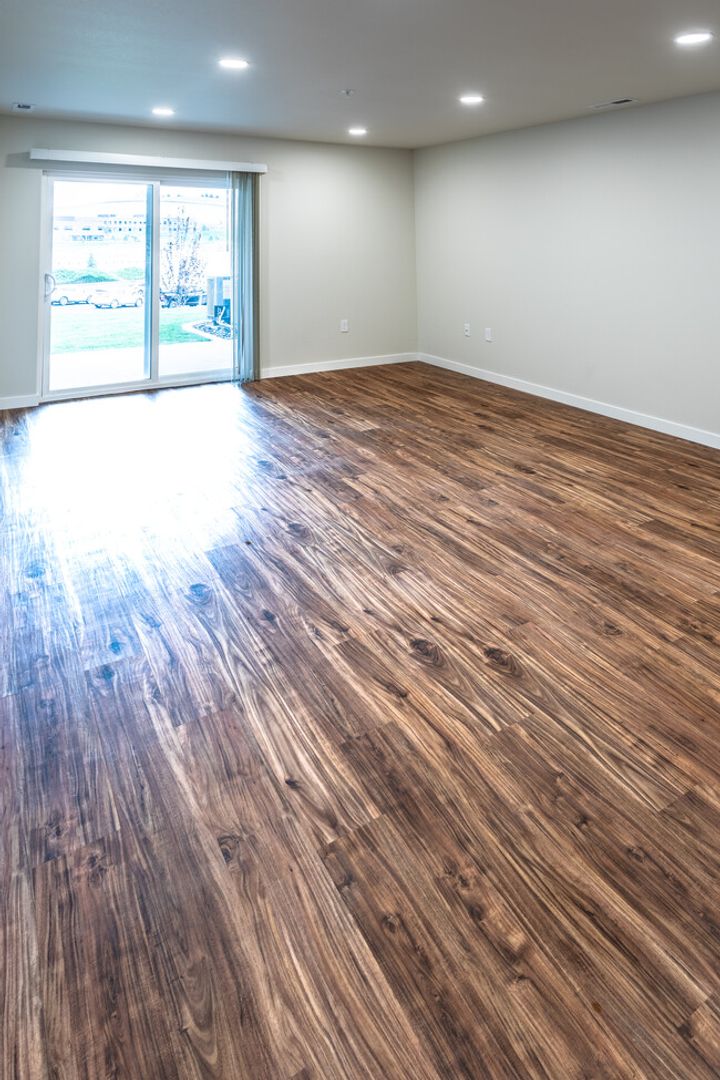 Pendleton Apartment: 3200/3230 SW Perkins Ave