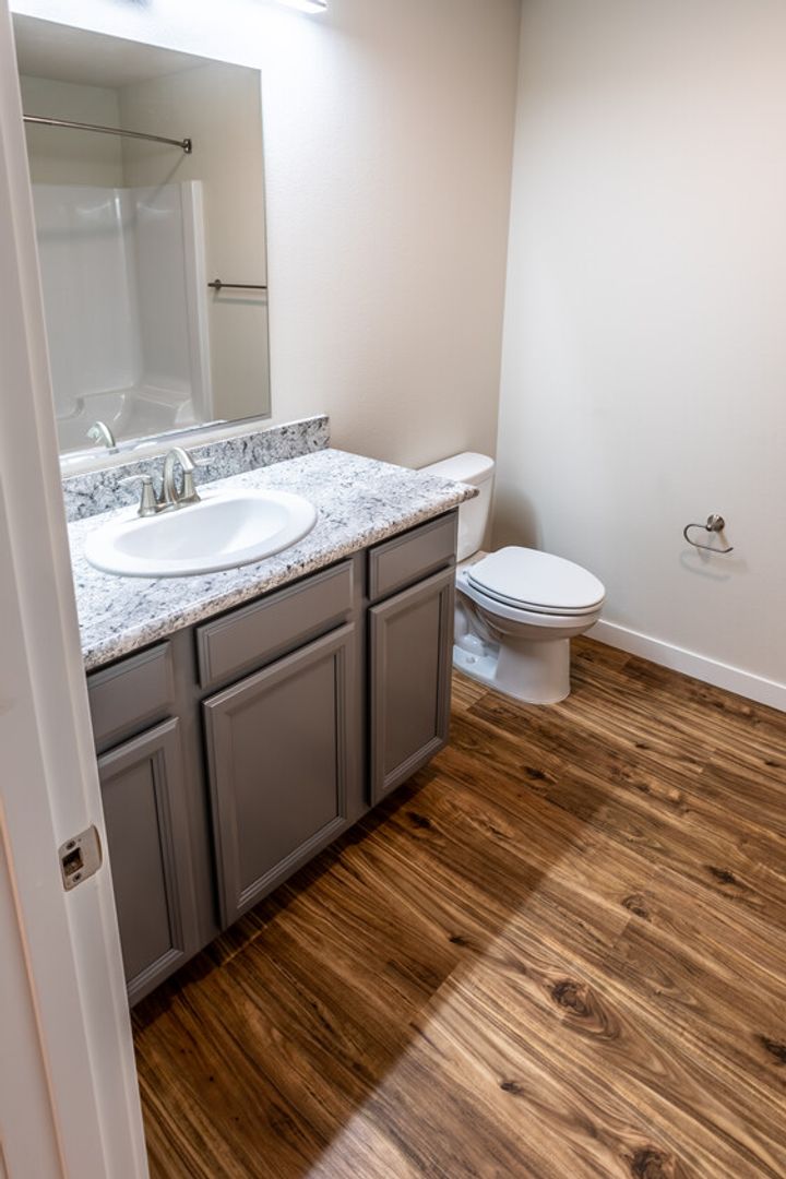 Pendleton Apartment: 3200/3230 SW Perkins Ave