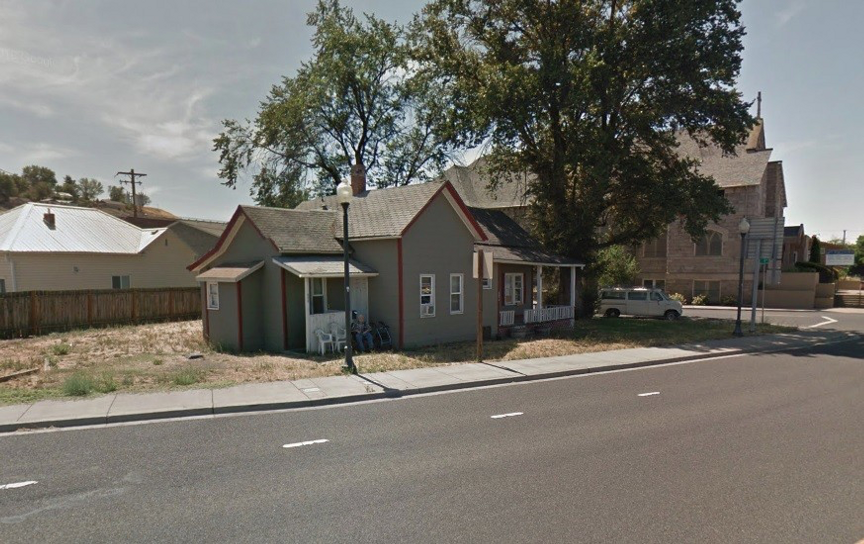 Pendleton Apartment: 906 SE Court Ave