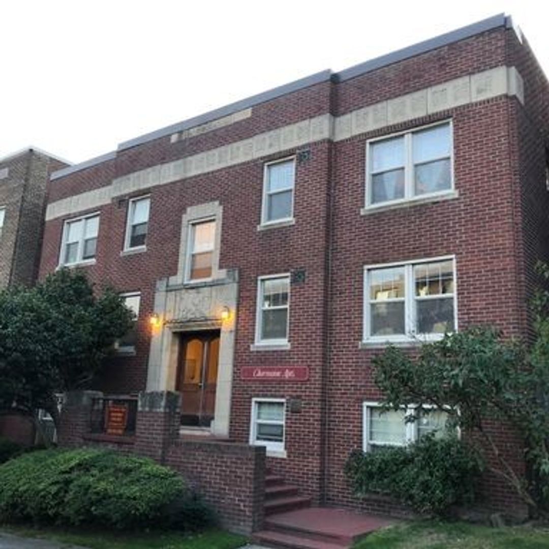 Seattle Apartment: 625 4th Ave. W.