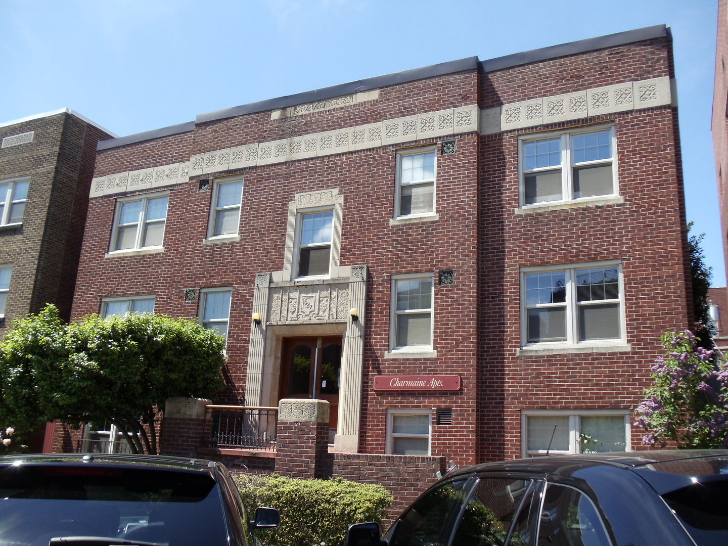 Seattle Apartment: 625 4th Ave. W.