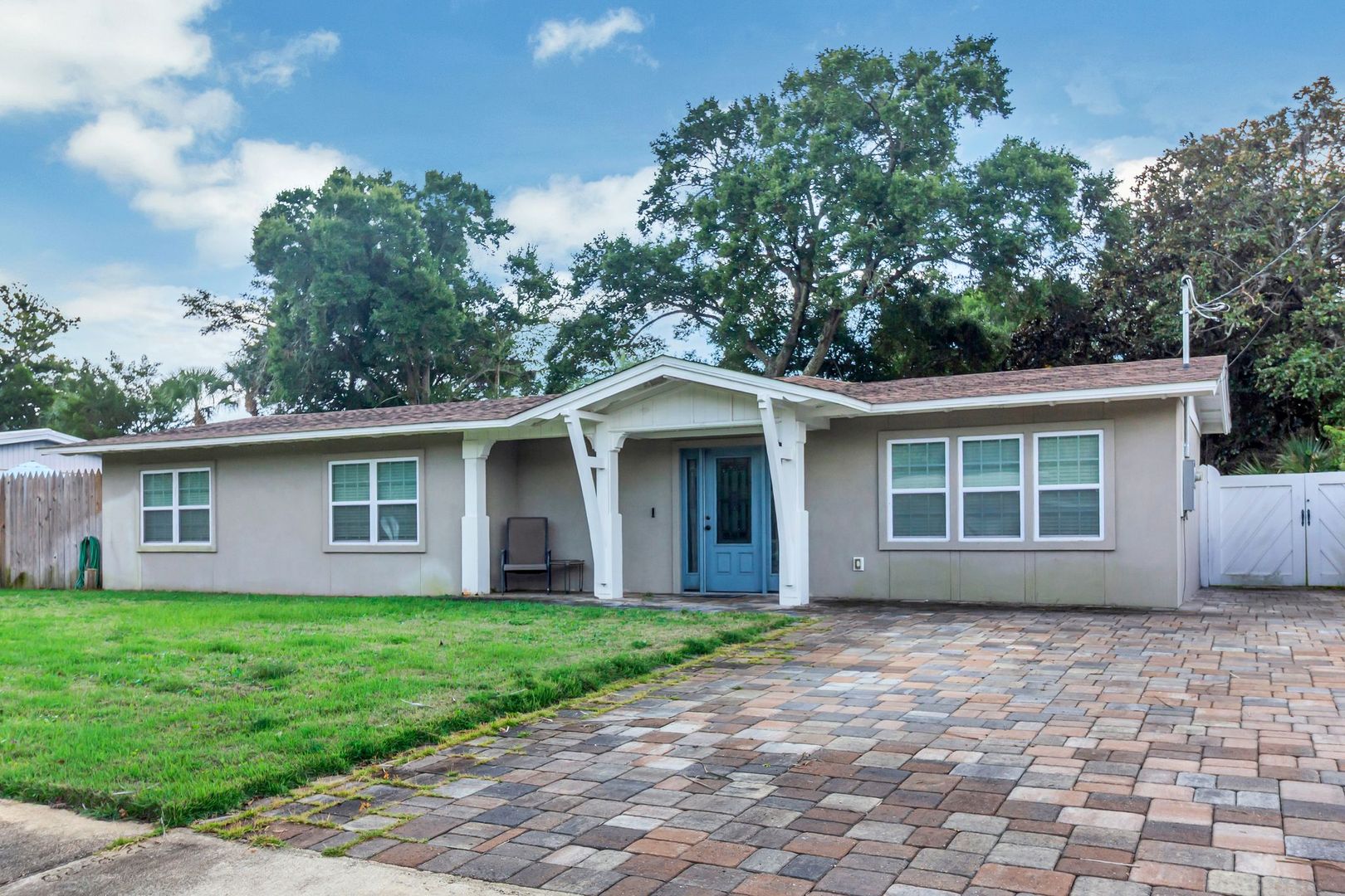 Mary Esther House: 221 S Lorraine Drive