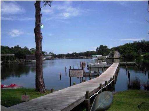 Cute 2 Bedroom Unit at Pier One with washer/dryer – photo 1