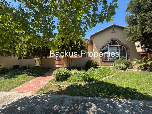 Beautiful Spanish style 4-bedroom home in Greenfield