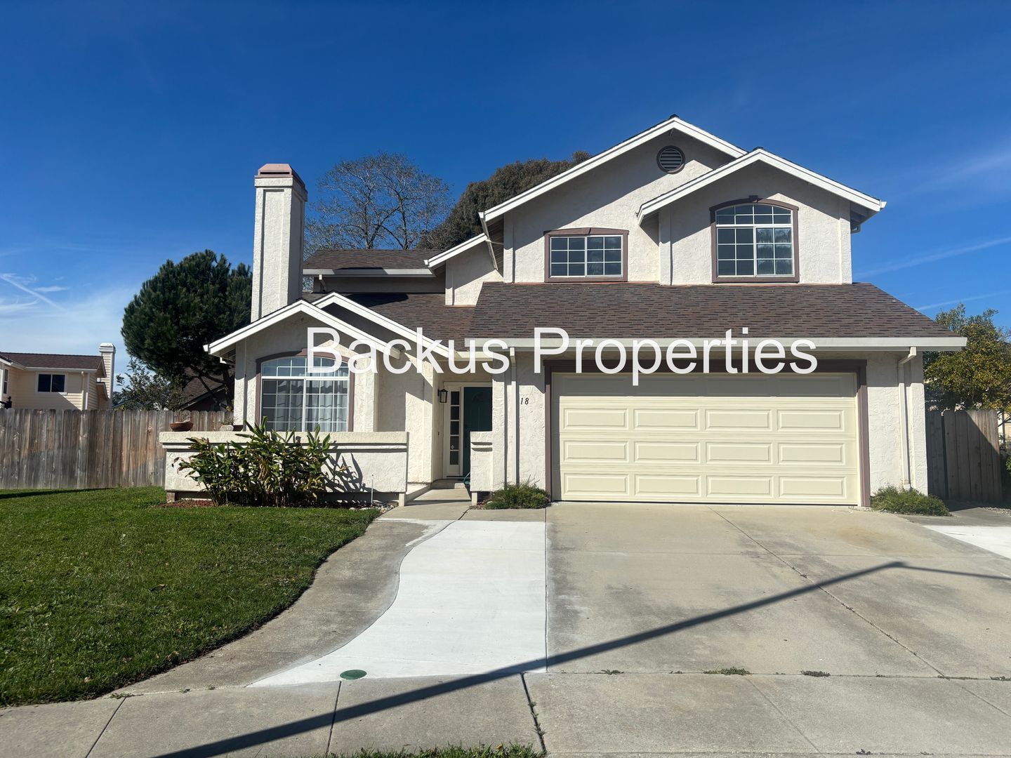 Salinas House: 18 Suffield Cir