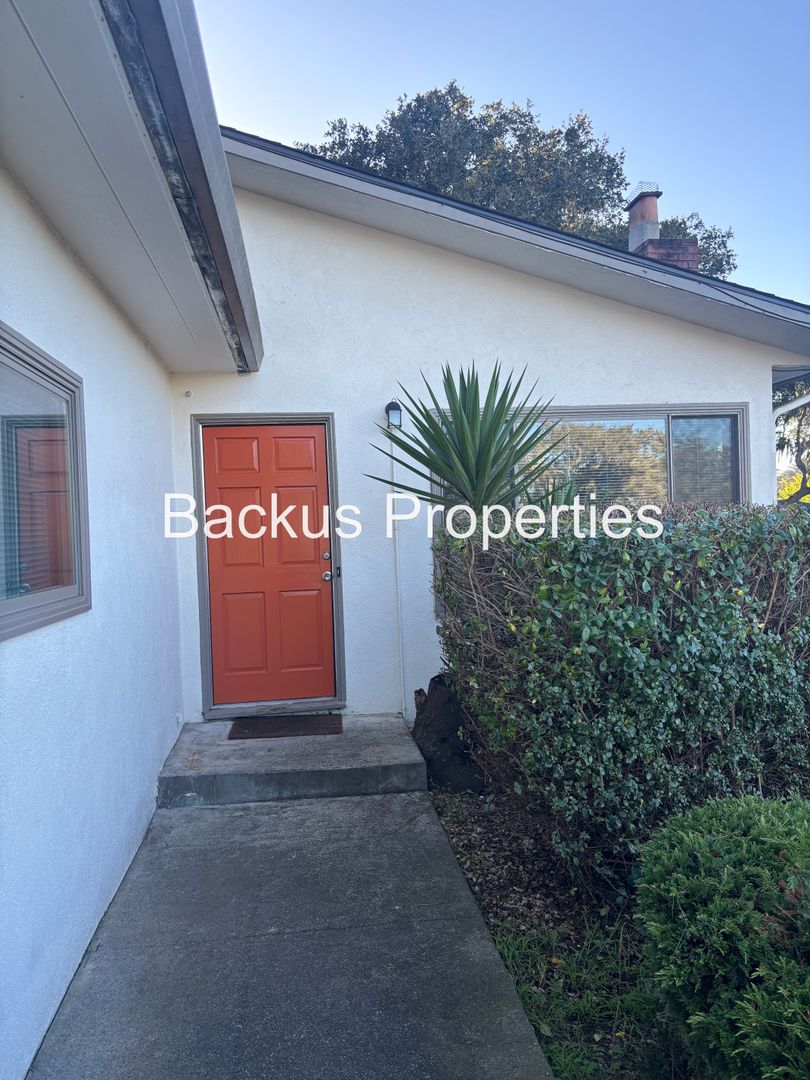 Monterey House: 815 Terry St