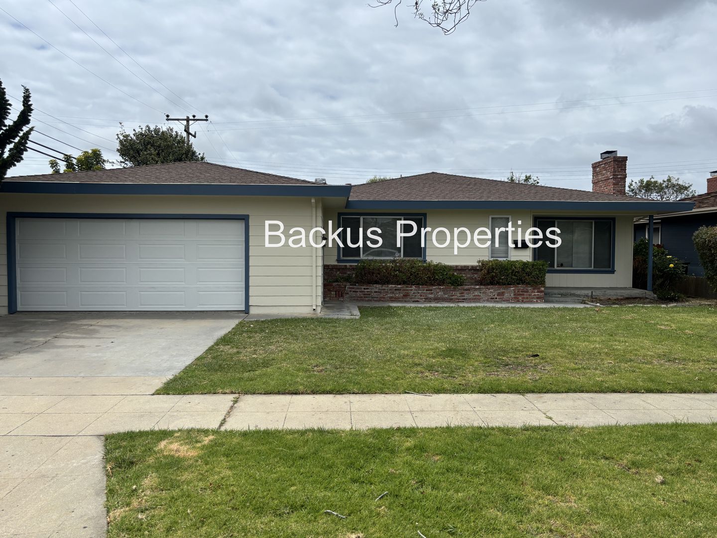 Salinas House: 996 Junipero Wy
