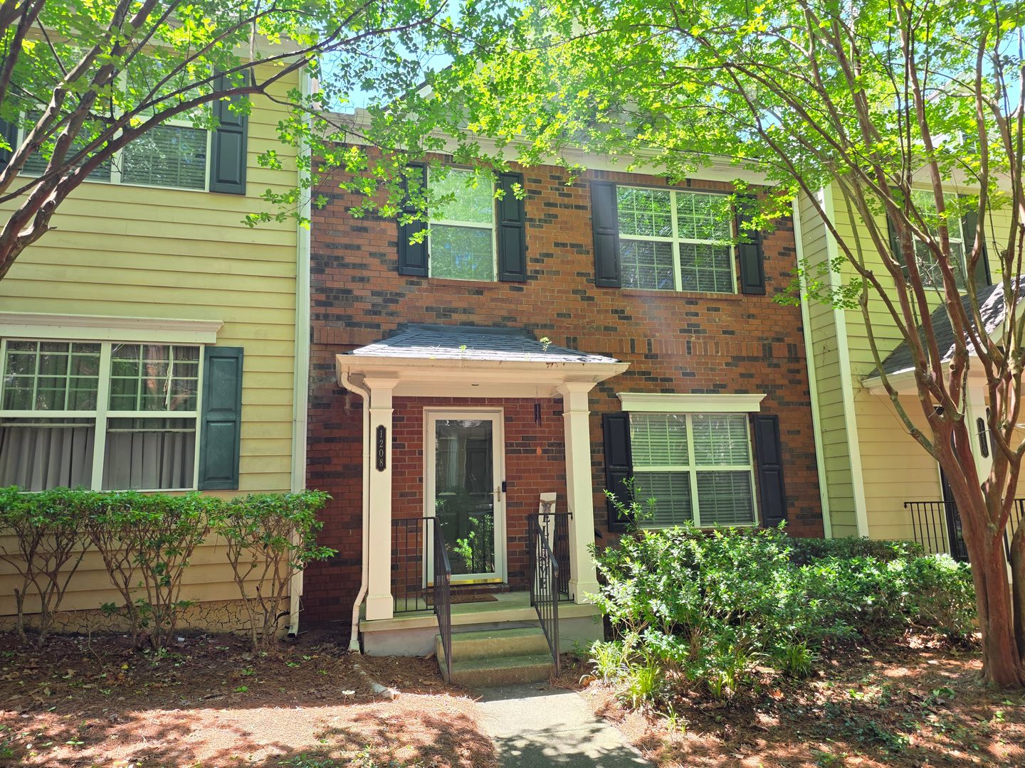 Woodstock House: 1208 Charleston Court