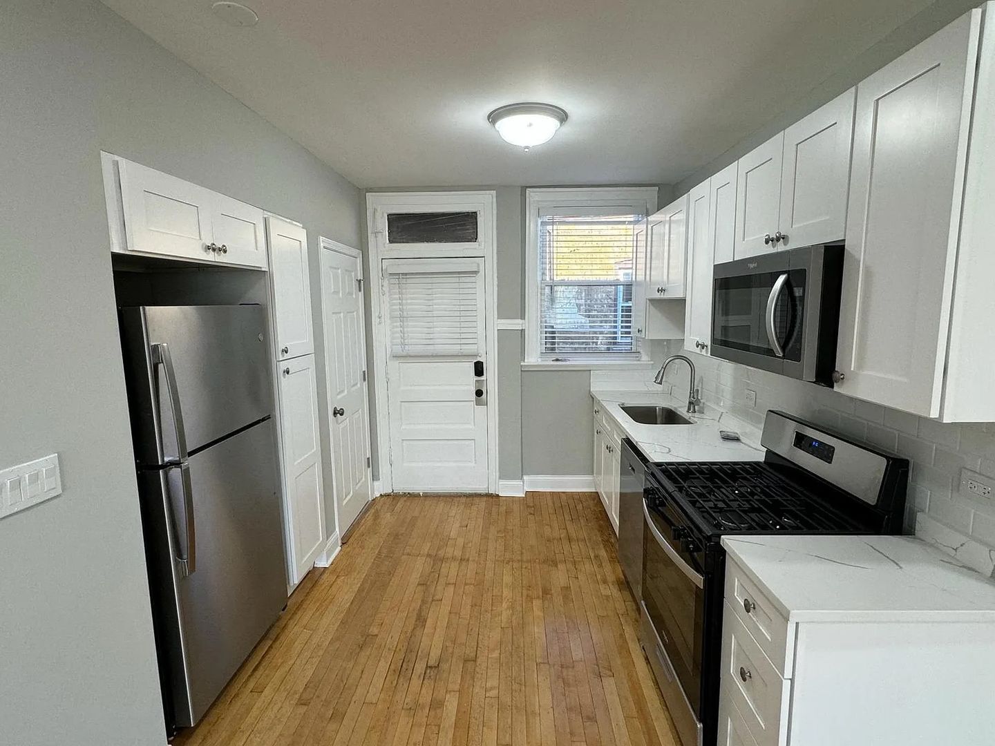 Park Ridge Apartment: 604 Devon Ave