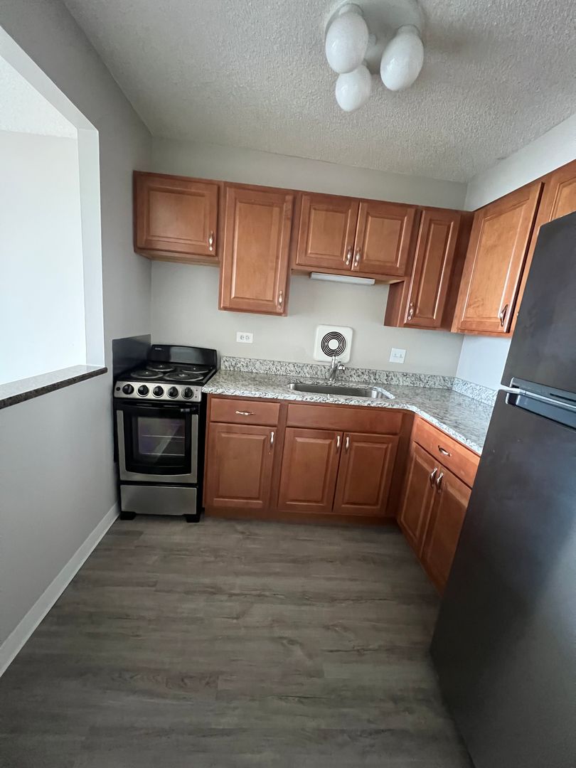 Niles Apartment: 8975 West Golf Road