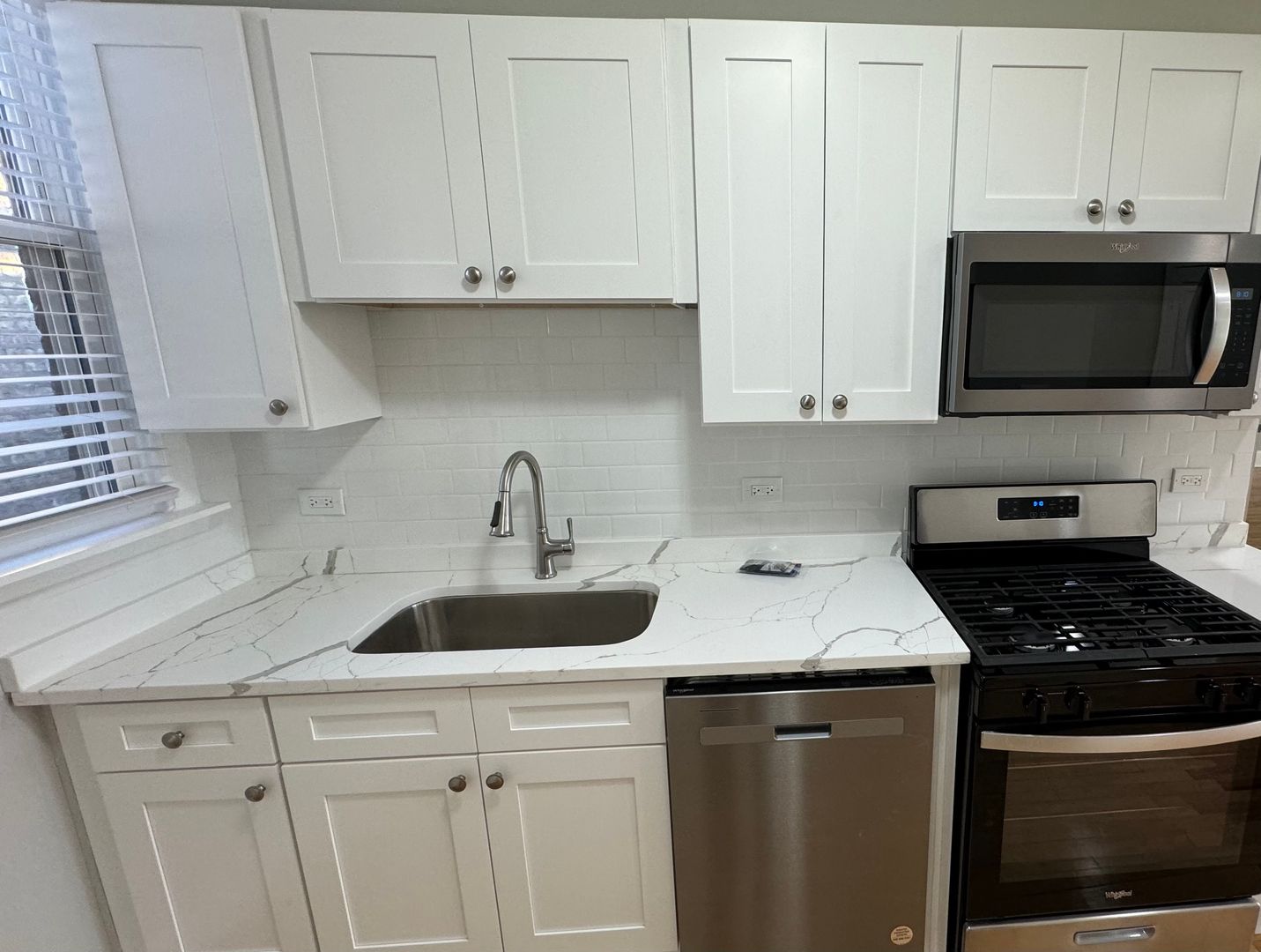 Chicago Apartment: 6866-6882 N. Overhill Avenue