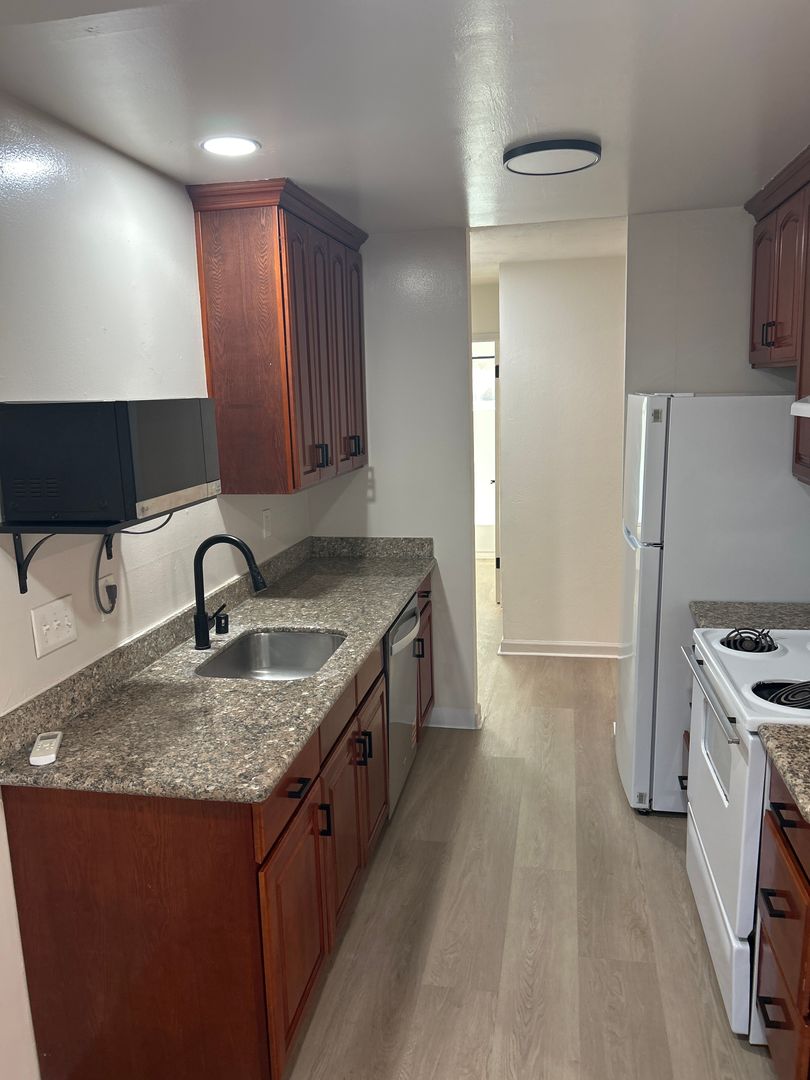 Santa Clara Apartment: 565 Saratoga Avenue