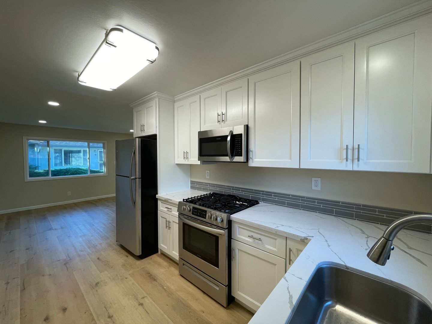 Mountain View Apartment: 1977 Plymouth Street