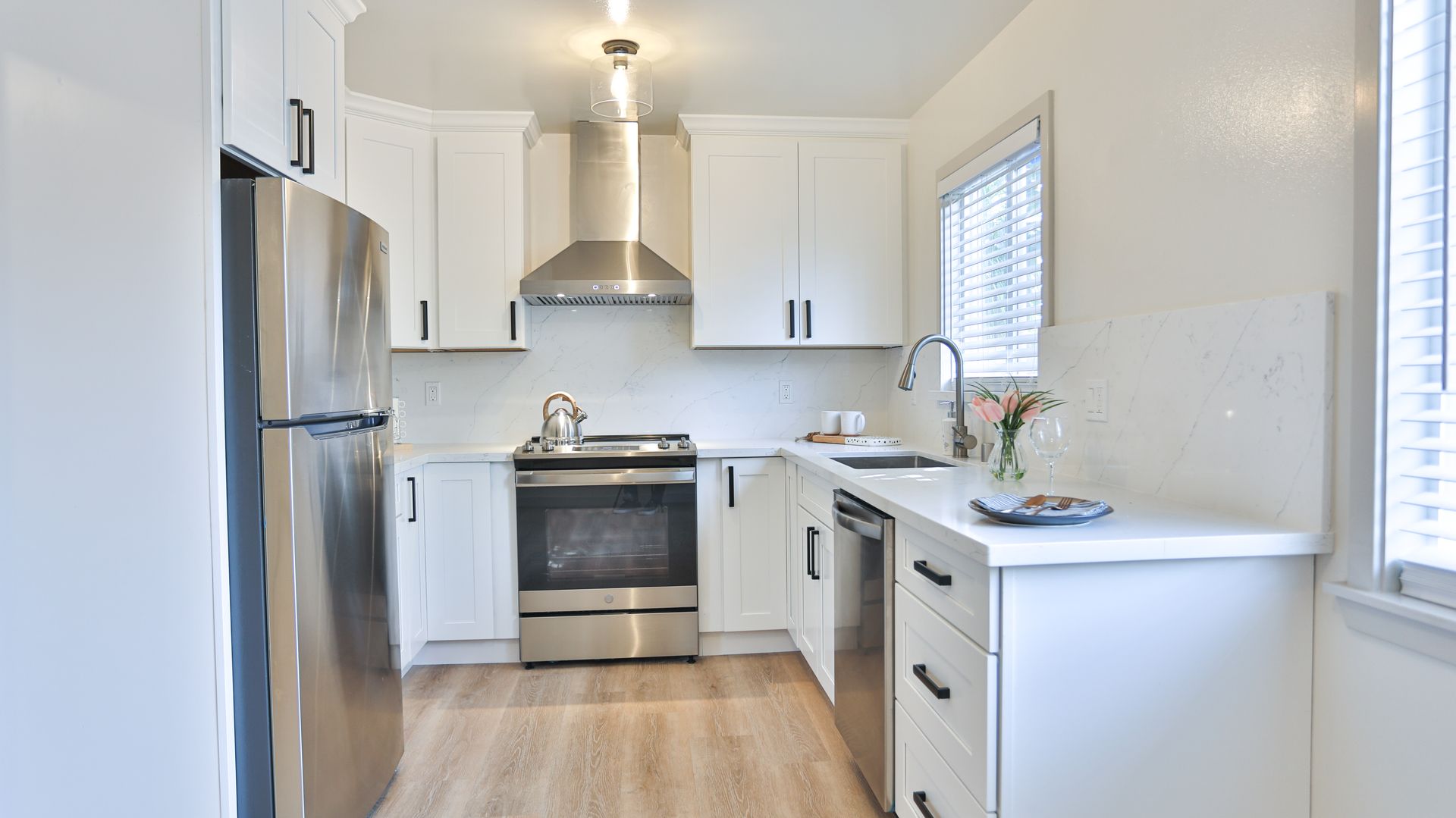 Sunnyvale Apartment: 460 East Maude Avenue