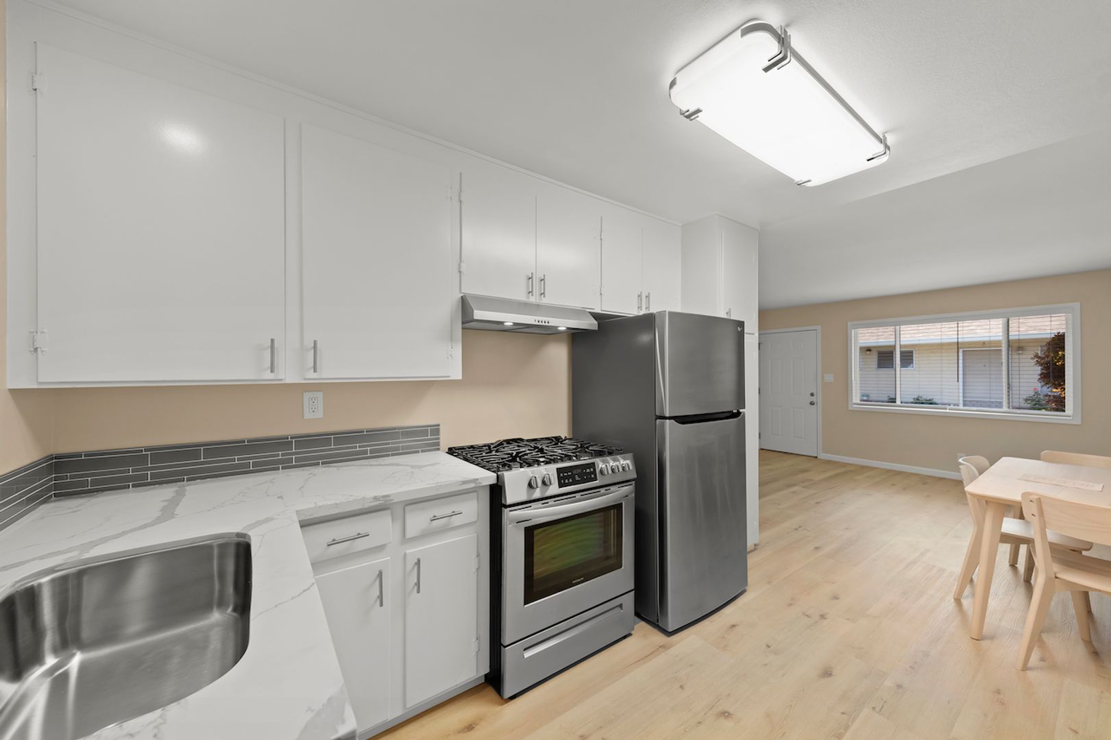 Mountain View Apartment: 1977 Plymouth St