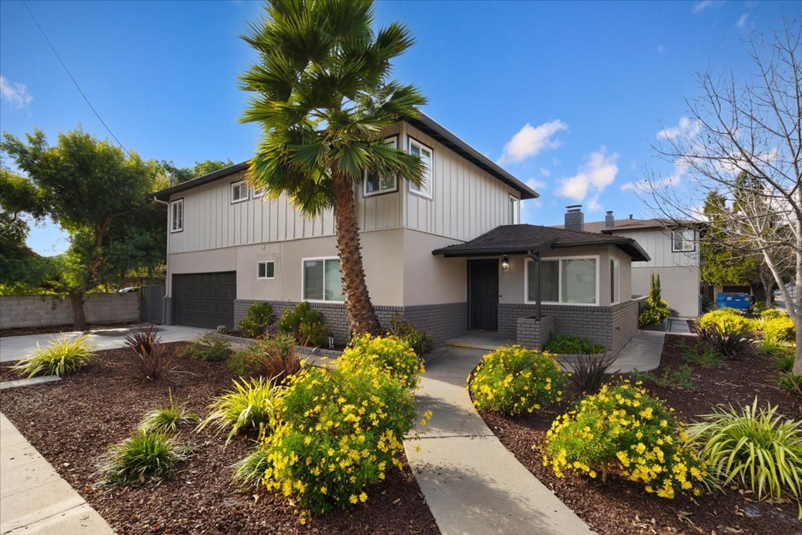 Sunnyvale Apartment: 460 East Maude Avenue