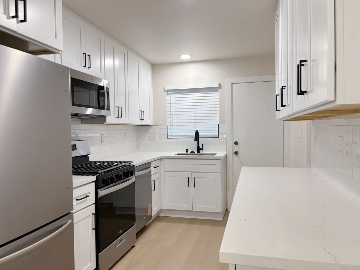 Mountain View Apartment: 1977 Plymouth St