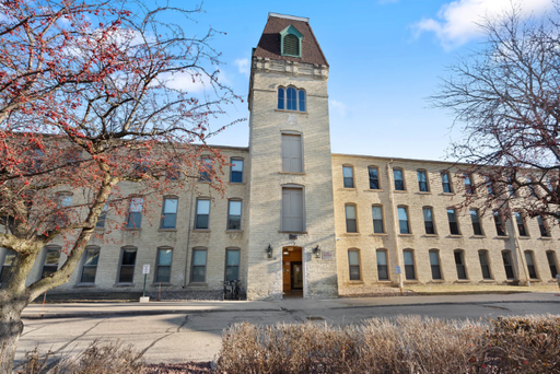 Charming 2 Bed, 1.5 Bath Townhouse – Unique Living at the Historic Cotton Mills – photo 1