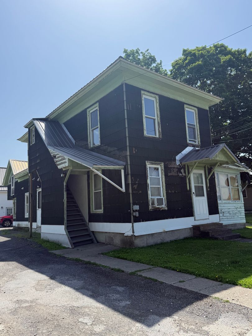 Sherburne Apartment: 45 Classic St.