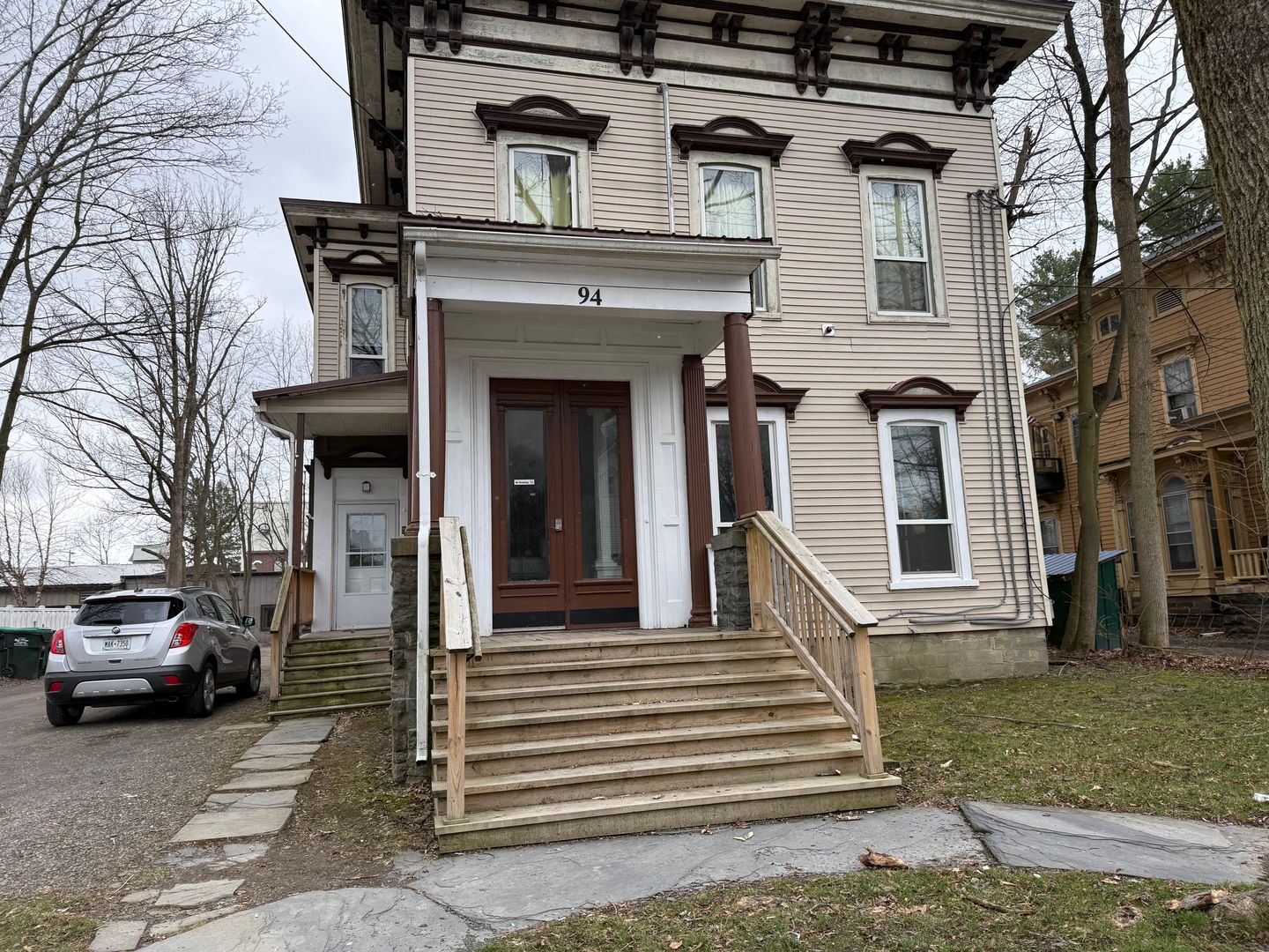 Norwich Apartment: 94 East Main St