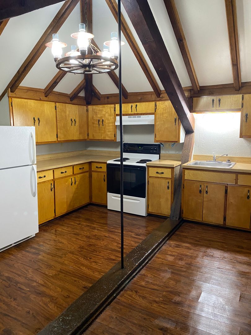 125 East Saint Louis St