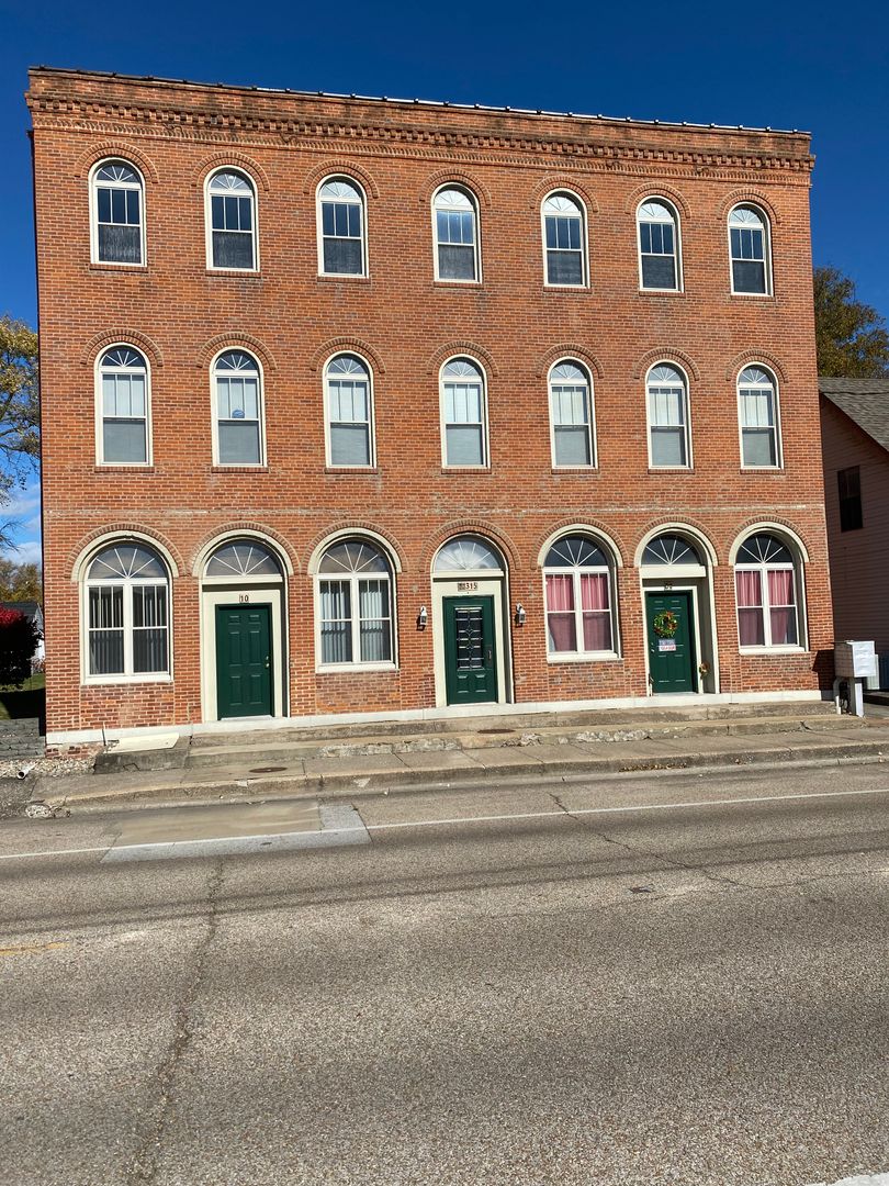 Mascoutah Apartment: 315 West Main St