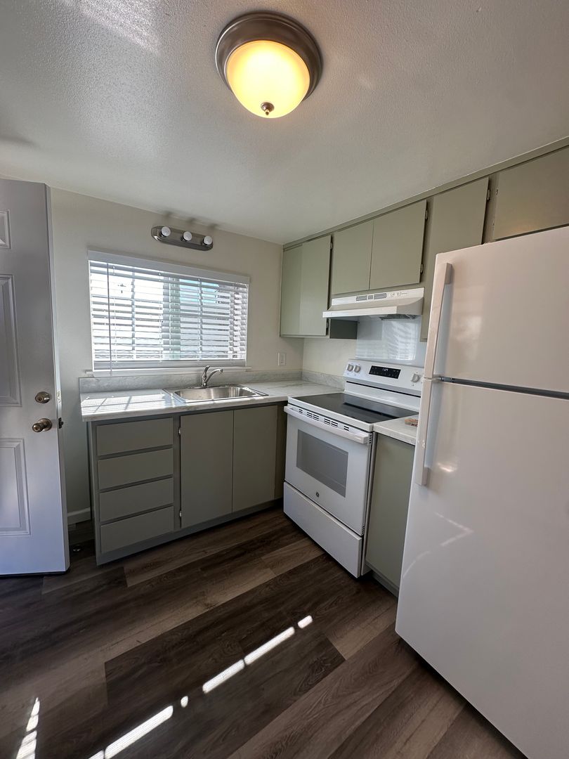 Watsonville Apartment: 164 Grant Street