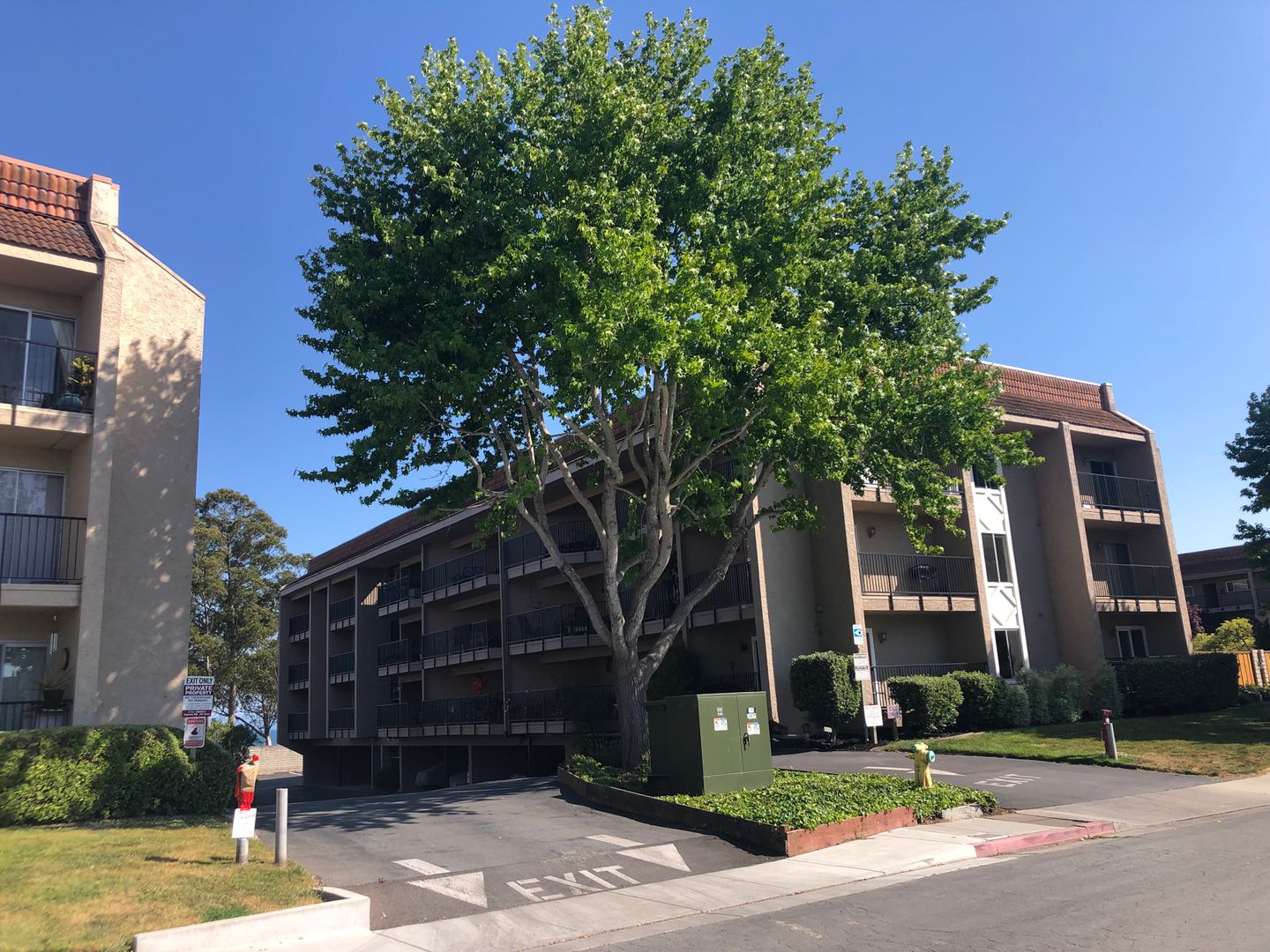 Capitola Condo: 870 Park #202