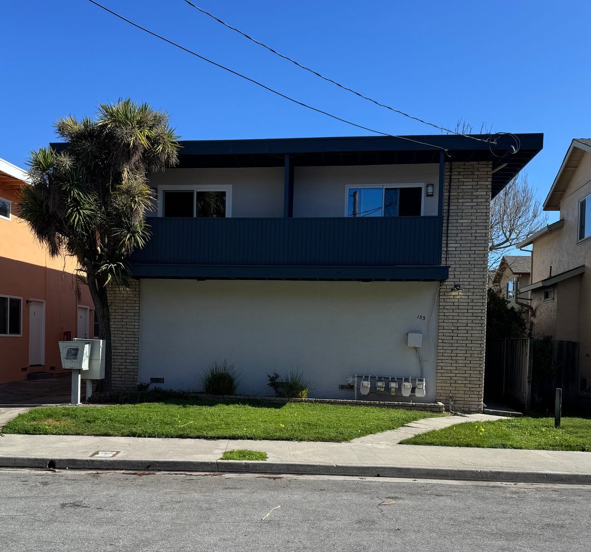 Santa Cruz Apartment: 133 Walti Street