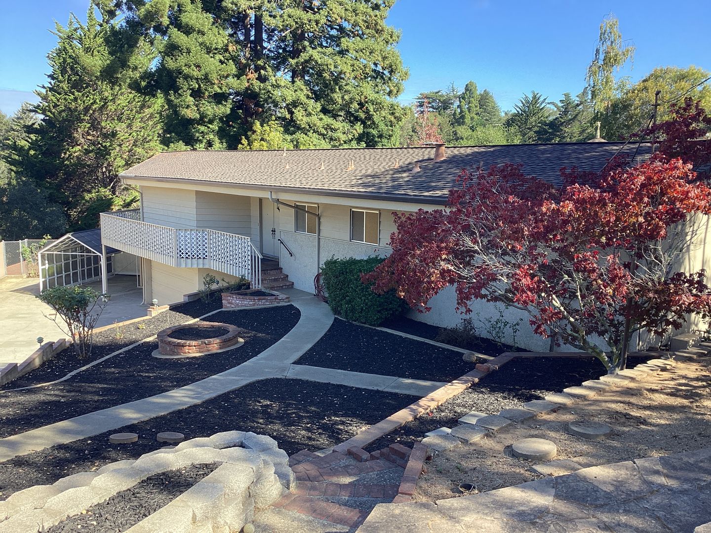 Aptos House: 271 Bowen Avenue