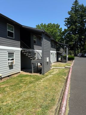 NE Portland Apartment updated 2-bedroom, 1-bath upstairs – photo 1