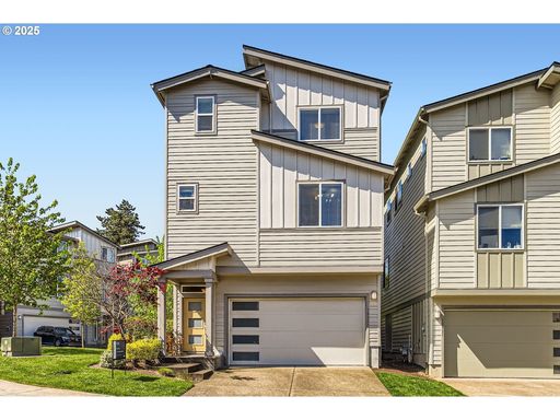 Modern Comfort in Happy Valley – 3BD/2.5BA Home with Office, Yard, and Covered Deck – photo 1