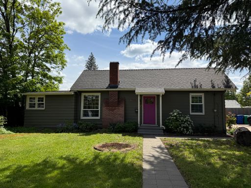 Charming Craftsman in SE Portland – 3 Bed / 1 Bath + Private Backyard – photo 1